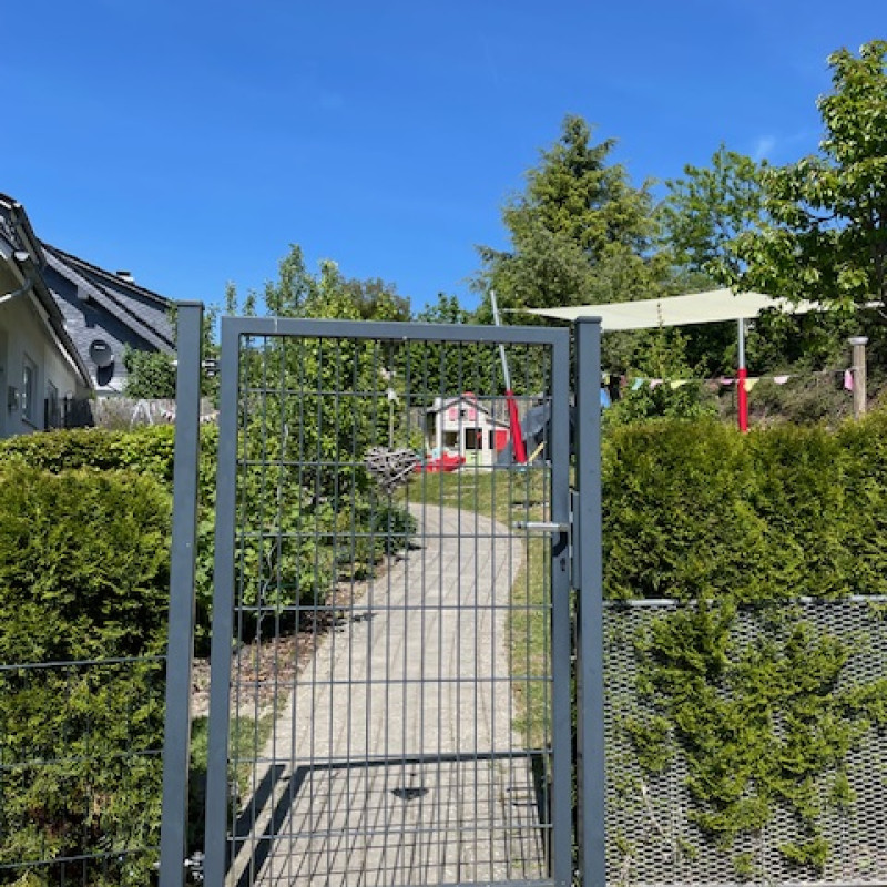 Tor zur Nebenstraße am Hömberg